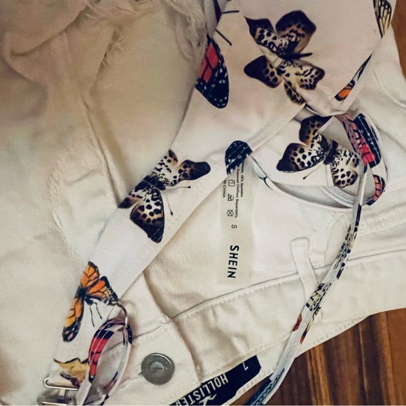 Hollister shorts with butterfly bikini - Picture 4 of 4